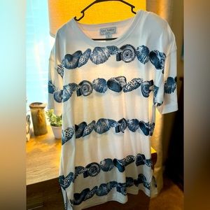 LISA ASHLEY Size Medium long knit top w/blue seashells on white.  Coastal wear.